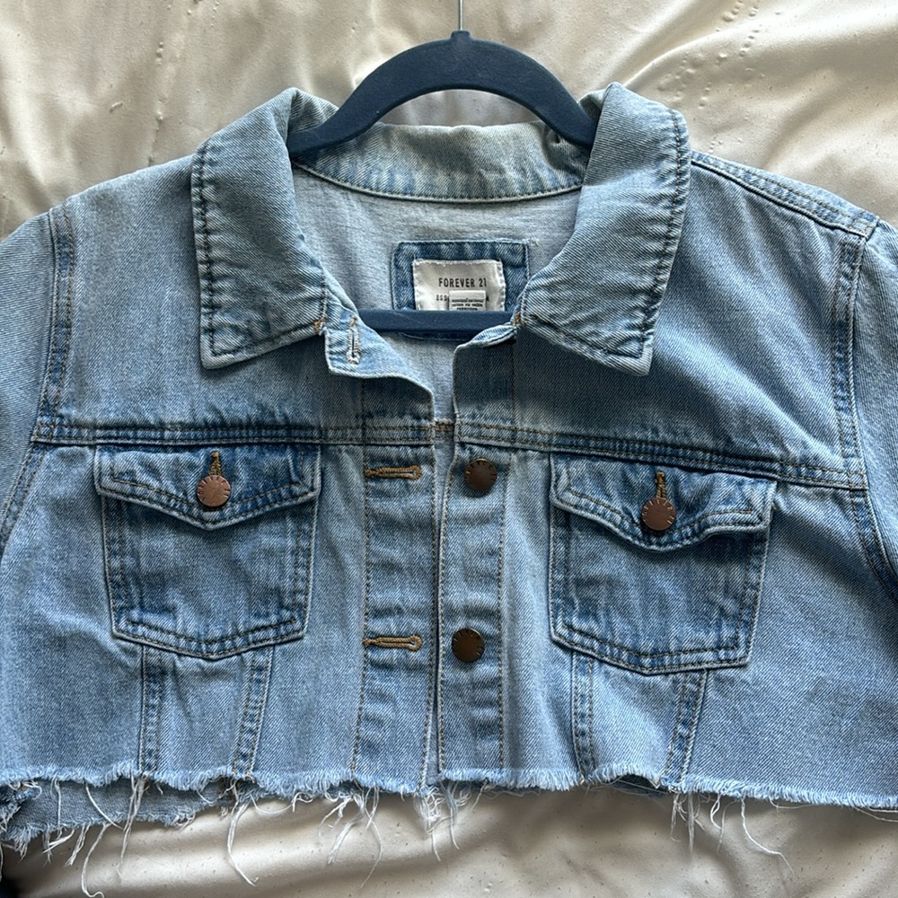FOREVER 21 LIGHT WASH DENIM JACKET (CROPPED)